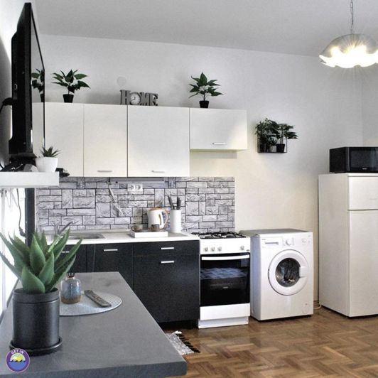 Image No.24-10 Bed Property for sale