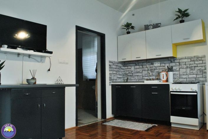 Image No.25-10 Bed Property for sale