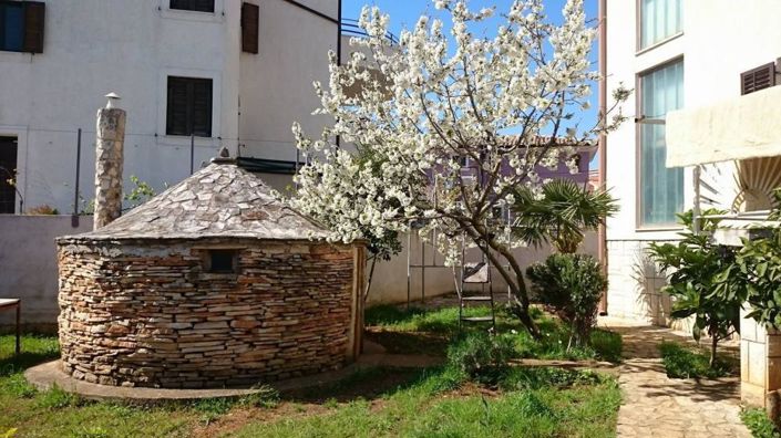 Image No.5-10 Bed Property for sale