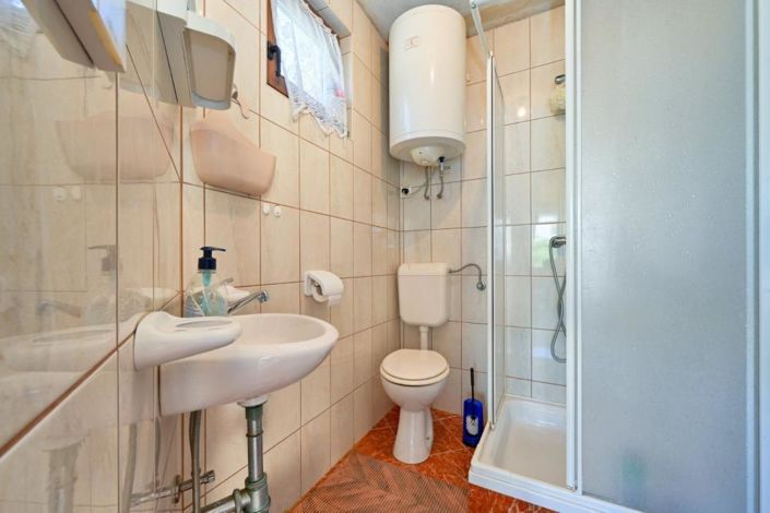 Image No.18-5 Bed Property for sale