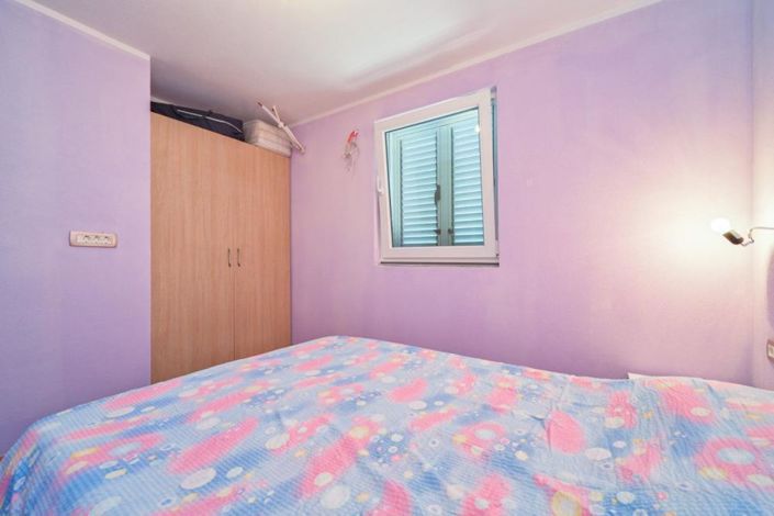 Image No.20-5 Bed Property for sale