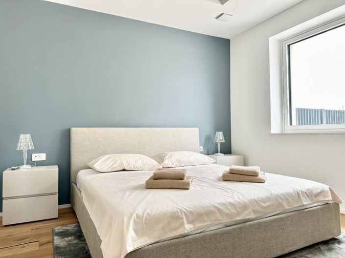 Image No.10-4 Bed Property for sale