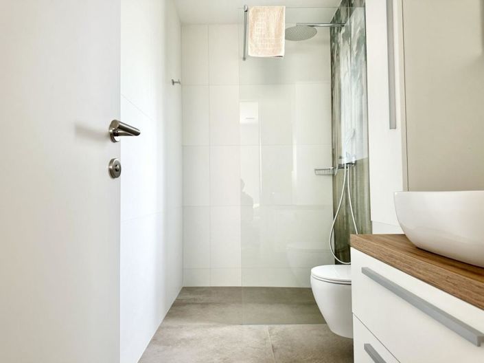 Image No.12-4 Bed Property for sale