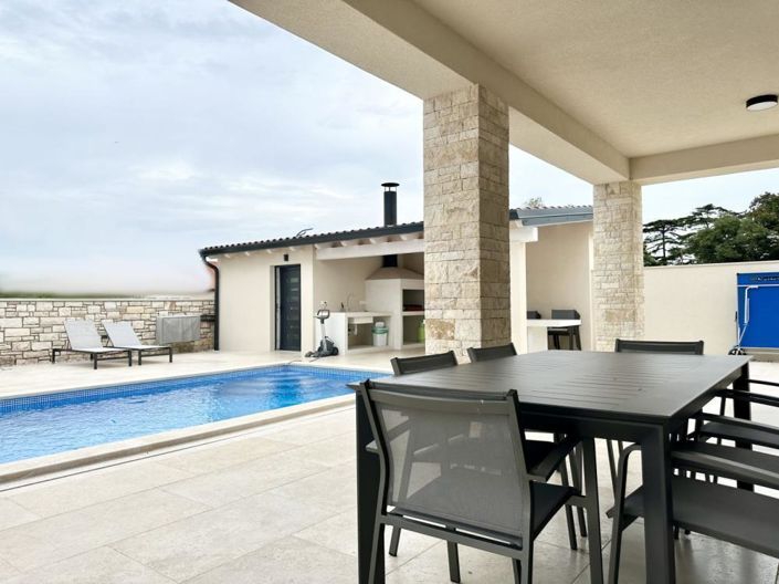 Image No.2-4 Bed Property for sale