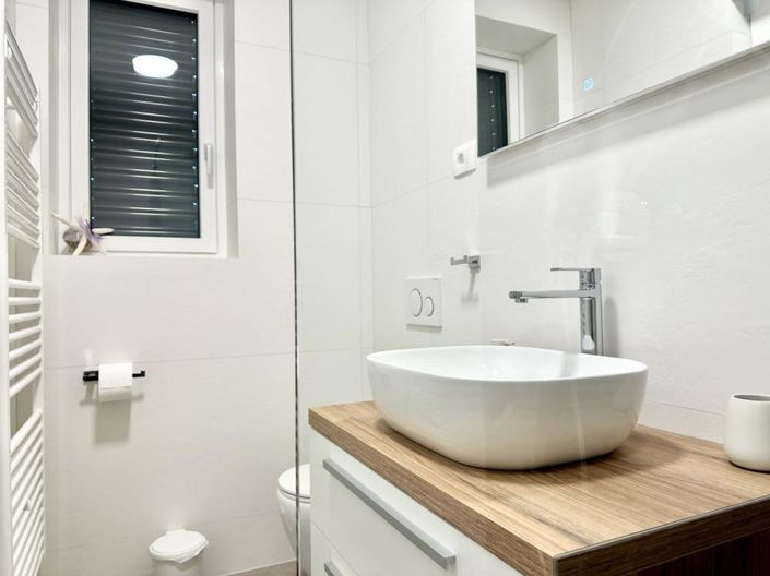 Image No.20-4 Bed Property for sale