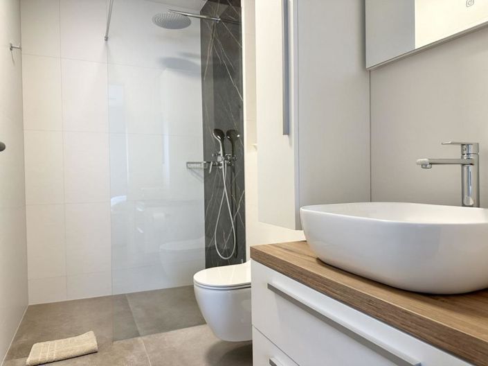 Image No.22-4 Bed Property for sale