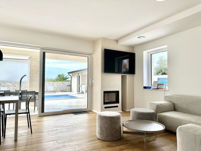 Image No.4-4 Bed Property for sale