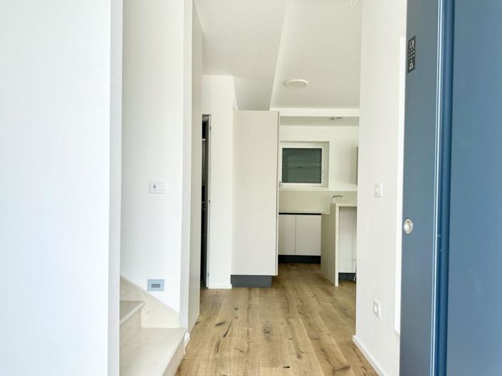 Image No.9-4 Bed Property for sale