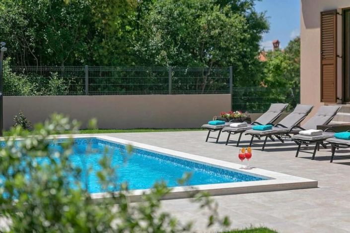 Image No.3-3 Bed Property for sale