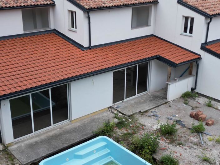 Image No.12-10 Bed Property for sale