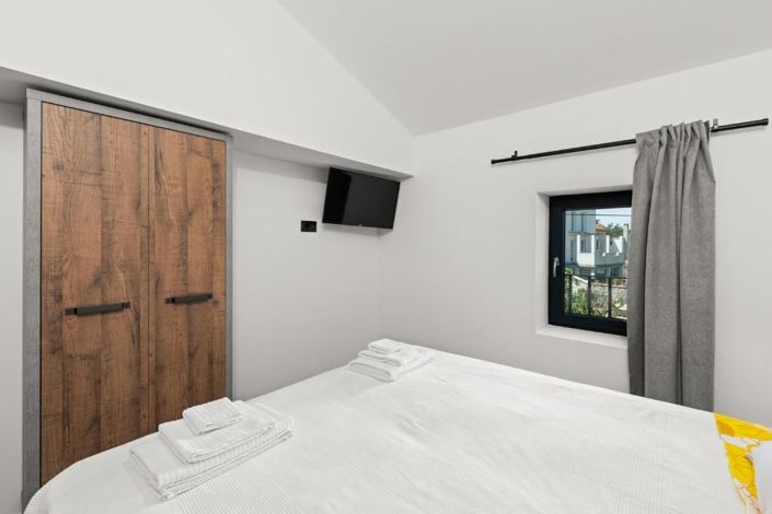 Image No.16-3 Bed Property for sale