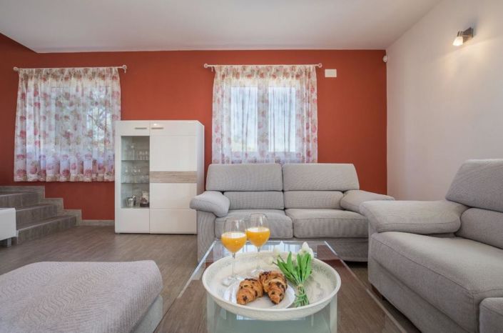 Image No.13-3 Bed Property for sale