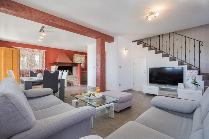 Image No.17-3 Bed Property for sale