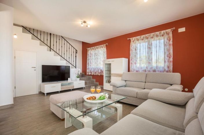 Image No.18-3 Bed Property for sale