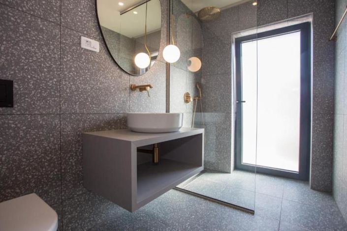 Image No.15-9 Bed Property for sale