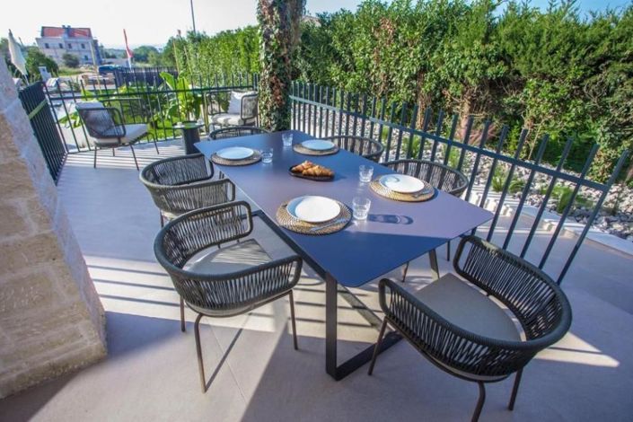 Image No.16-9 Bed Property for sale