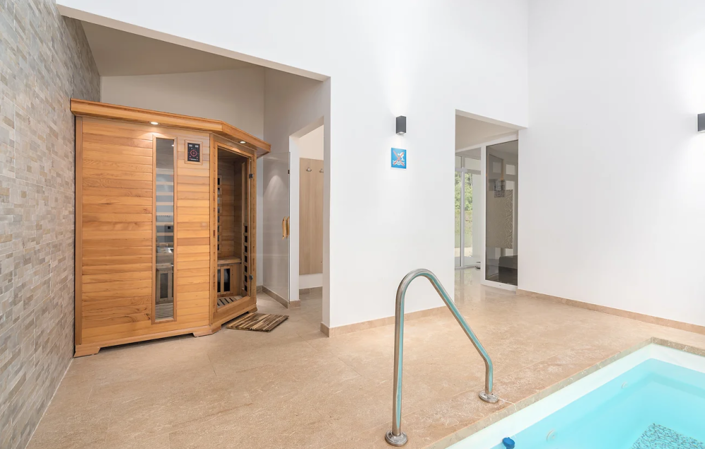 Image No.17-4 Bed Property for sale