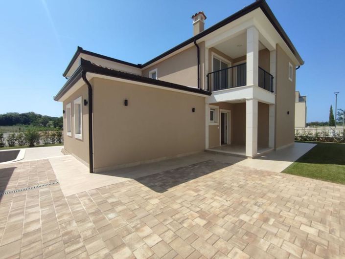 Image No.1-4 Bed Property for sale