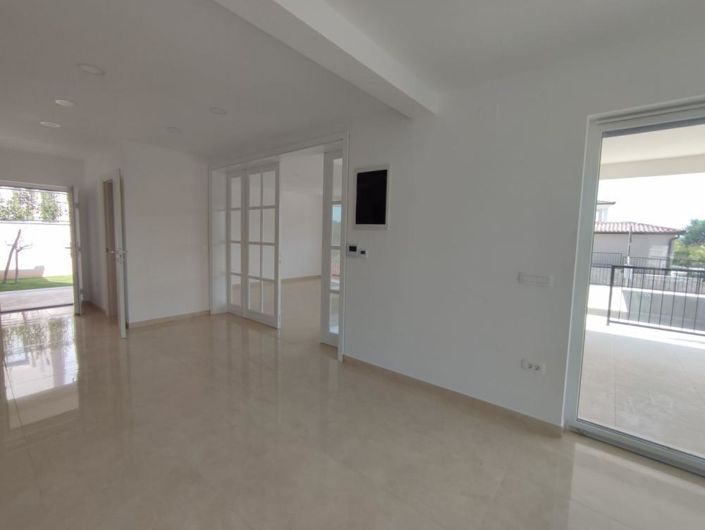 Image No.13-4 Bed Property for sale