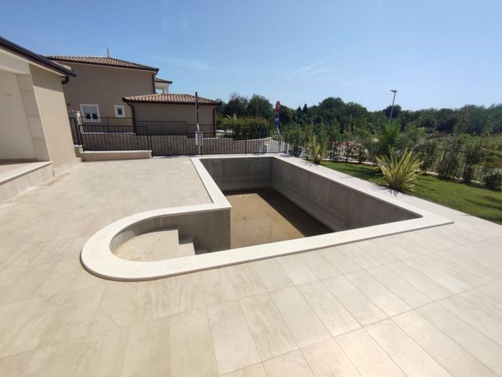 Image No.24-4 Bed Property for sale