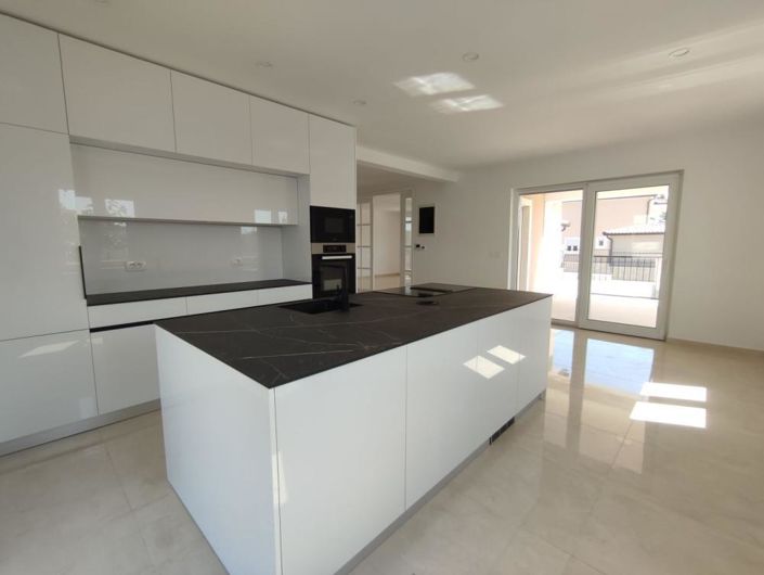 Image No.9-4 Bed Property for sale