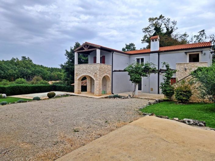 Image No.1-4 Bed Property for sale