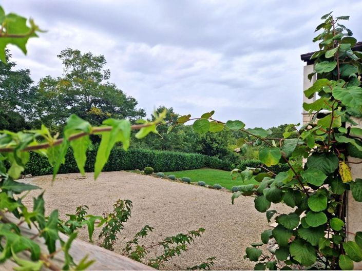 Image No.12-4 Bed Property for sale