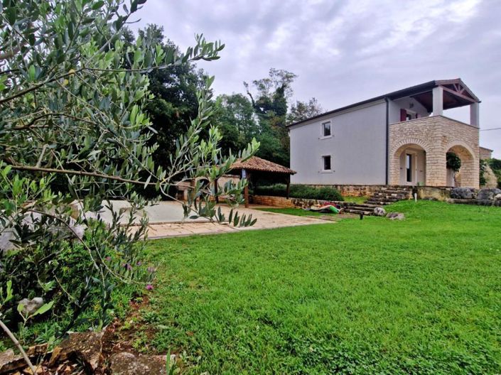 Image No.17-4 Bed Property for sale