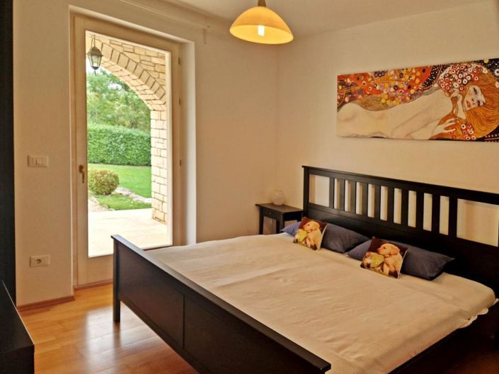 Image No.25-4 Bed Property for sale