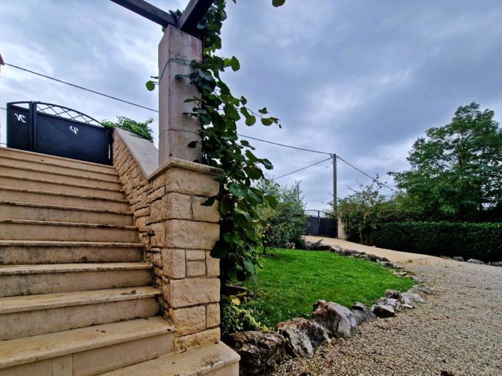 Image No.9-4 Bed Property for sale