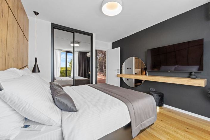 Image No.13-4 Bed Property for sale