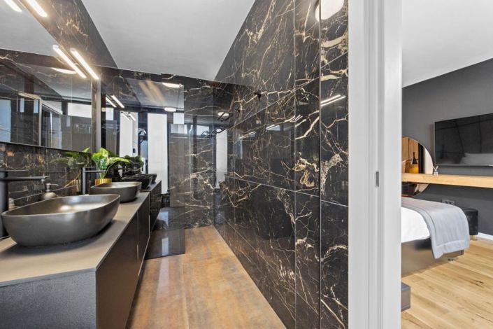 Image No.14-4 Bed Property for sale