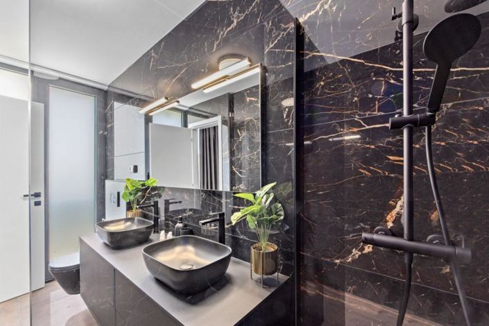 Image No.16-4 Bed Property for sale