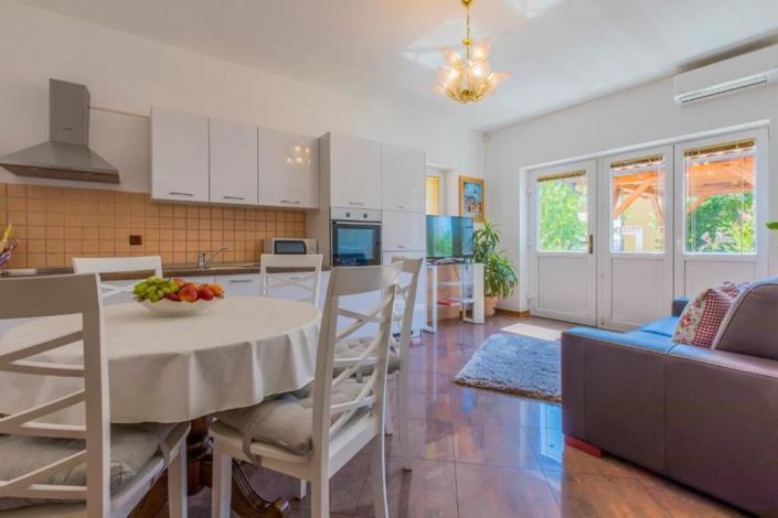 Image No.12-7 Bed Property for sale