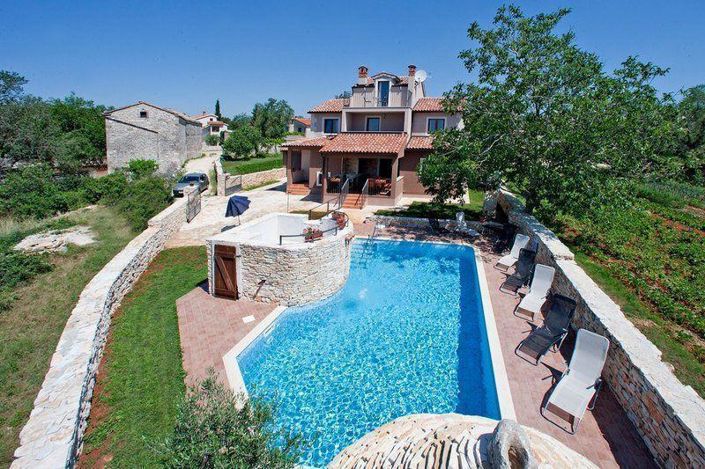 Image No.1-5 Bed Property for sale