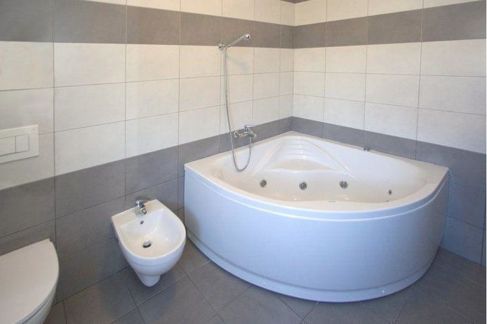 Image No.14-5 Bed Property for sale