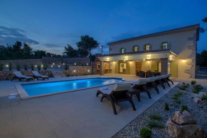 Image No.1-4 Bed Property for sale
