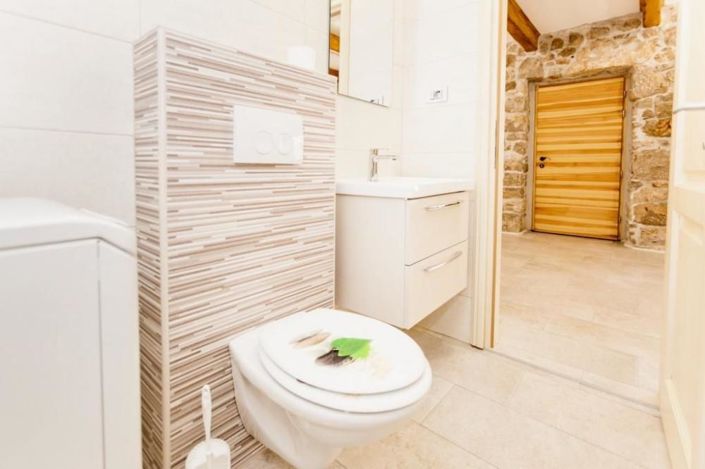 Image No.12-4 Bed Property for sale