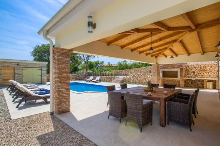 Image No.4-4 Bed Property for sale