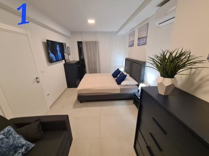 Image No.12-3 Bed Property for sale