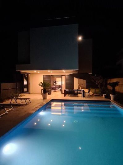 Image No.19-3 Bed Property for sale