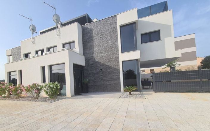 Image No.4-3 Bed Property for sale