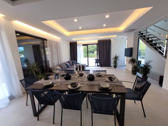 Image No.5-3 Bed Property for sale