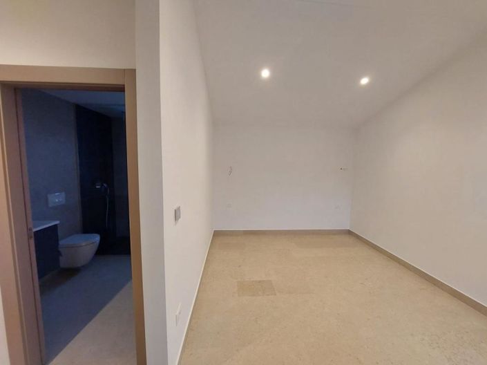 Image No.15-4 Bed Property for sale