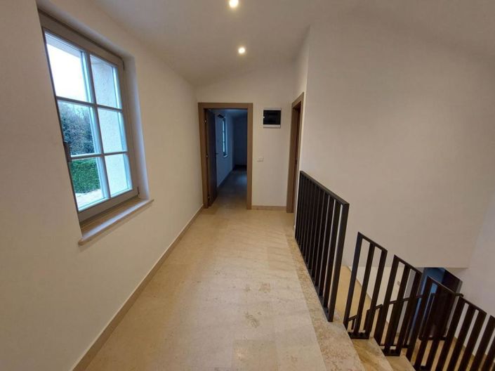 Image No.17-4 Bed Property for sale