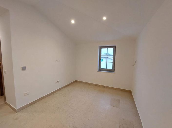 Image No.22-4 Bed Property for sale