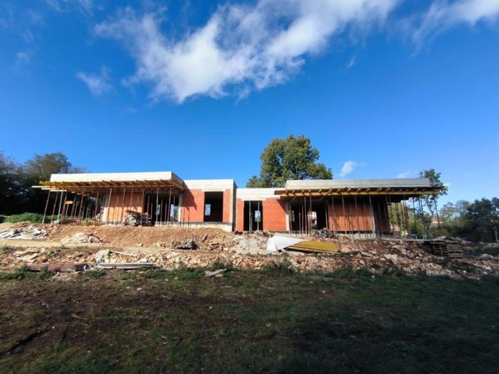 Image No.2-4 Bed Property for sale