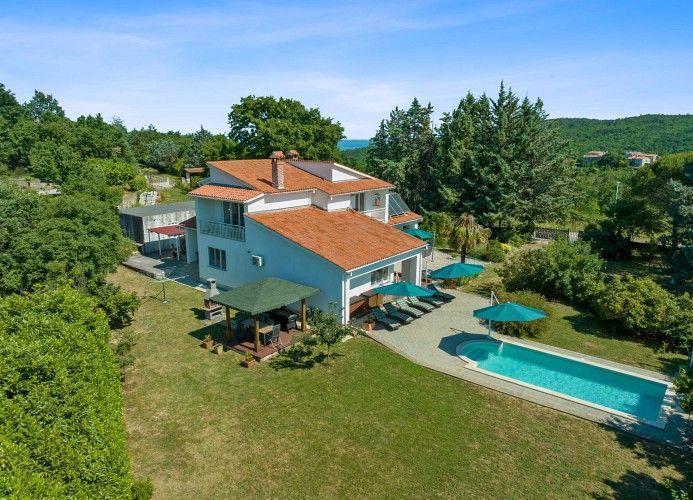 Image No.1-5 Bed Property for sale