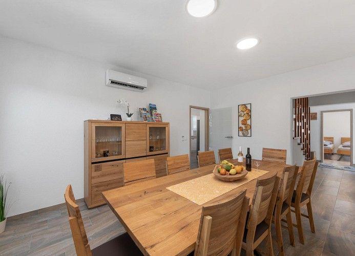 Image No.12-5 Bed Property for sale