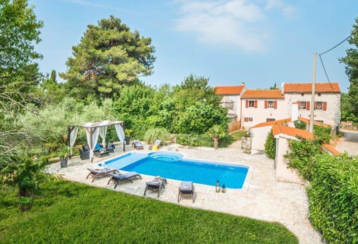 Image No.1-4 Bed Property for sale